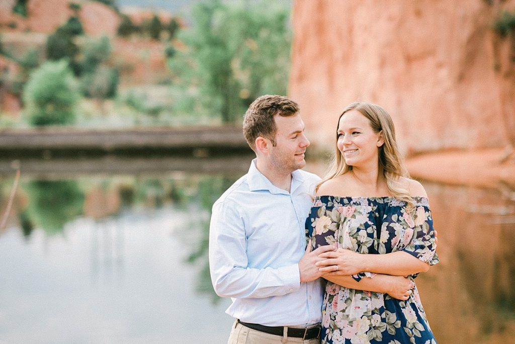 Couple laughing during their 10th anniversary portrait session with Garden of the Gods in the background 