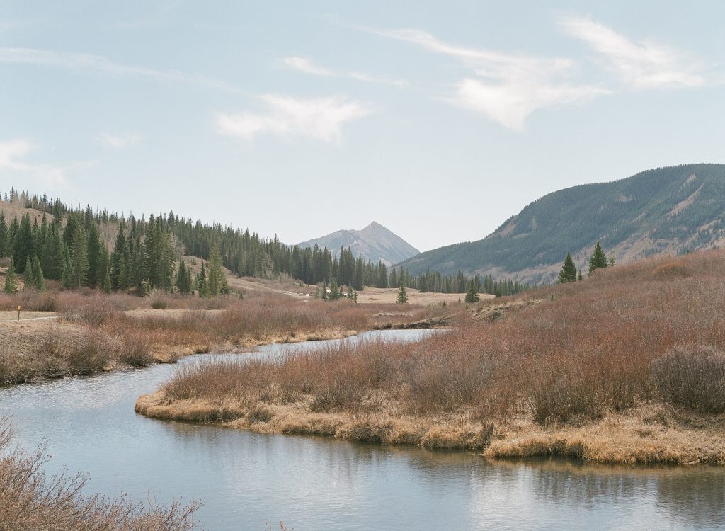 fall in crested butte is perfect for a wedding