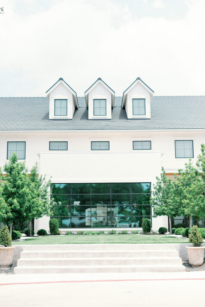 an elegant wedding  in Austin at the Arlo in hill country Texas